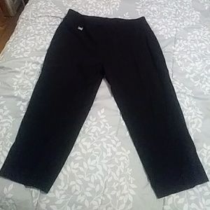Black capris